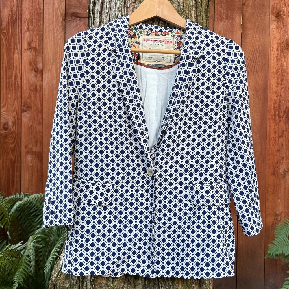 NWOT Cartonnier Navy and White Patterned Blazer